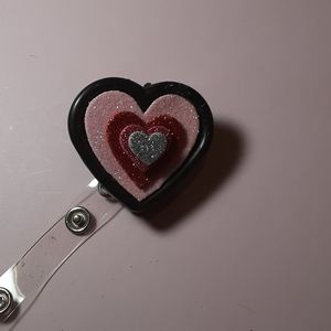 Retractable name badge holder